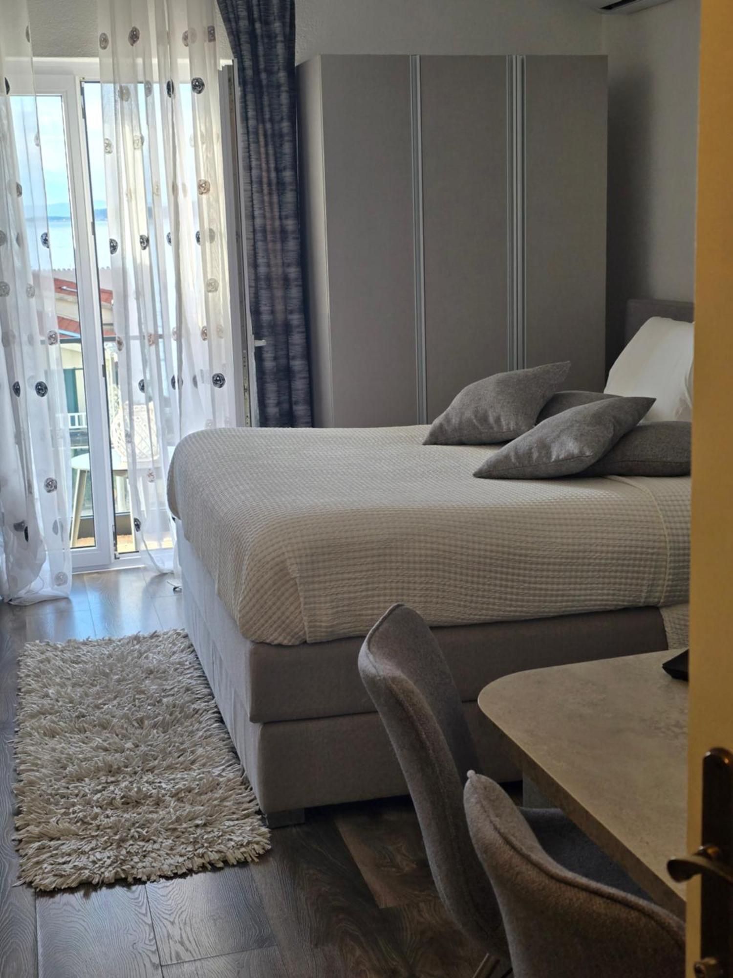 Apartments Iris เบรลา ภายนอก รูปภาพ